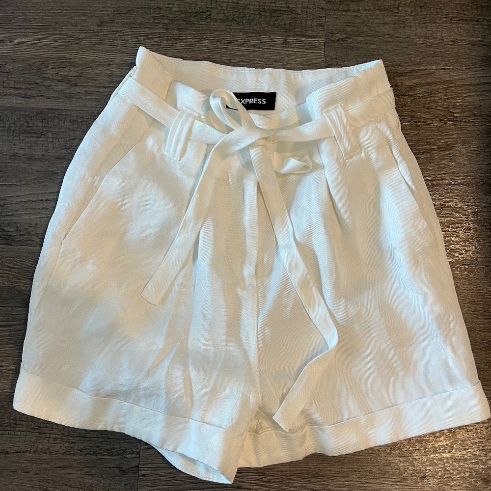Elegant white Express dress shorts